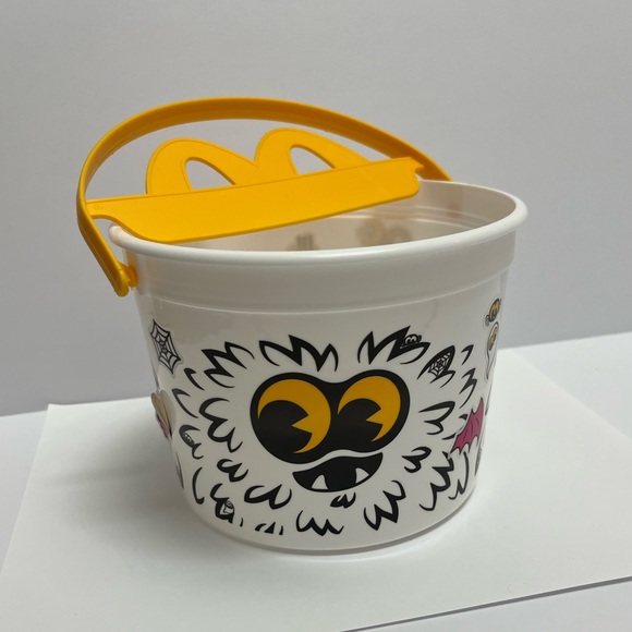 ♥️ FREE with any purchase 🙏🏽 McDonalds ⚜️👀 ⚜️ 2024 happy meal BOO bucket white - Picture 4 of 12